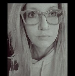 Meet your Posher, Raquel